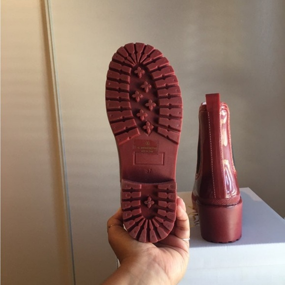 Wine colored rain boots - Picture 3 of 5